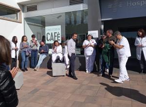 Concentració en solidaritat amb el doctor Bashir El Hakek a l'Hospital de Palamós