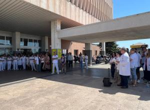 Concentració al CST contra les agressions al personal sanitari