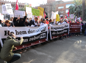 Concentració de Metges de Catalunya davant el Departament de Salut