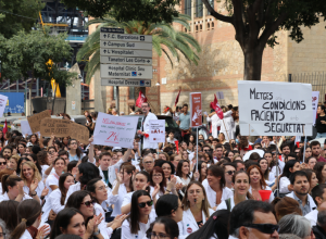 Concentració de Metges de Catalunya davant el Departament de Salut