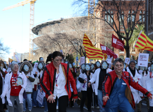 Manifestació vaga 20 de febrer - El "Carnaval dels Privilegis" - Imatge 1