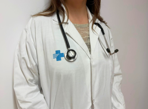 Una metgessa de l'ICS que cobra el complement d'exclusivitat