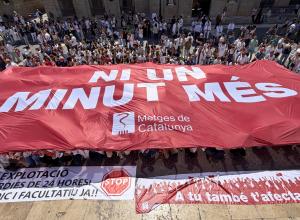 Concentració de facultatius a la Plaça de Sant Jaume