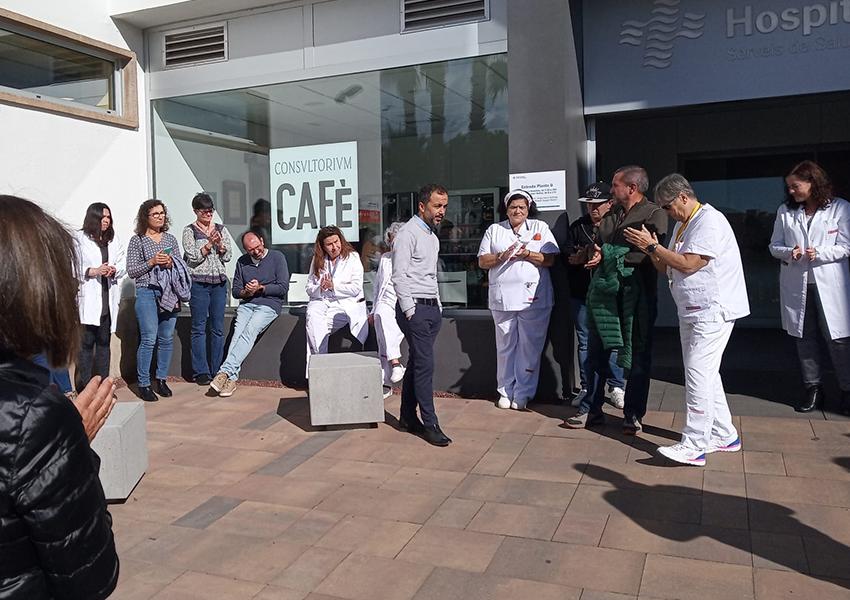 Concentració en solidaritat amb el doctor Bashir El Hakek a l'Hospital de Palamós
