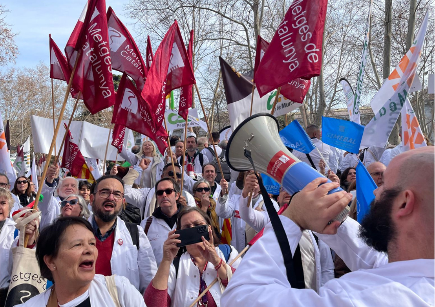 Concentració de facultatius davant el Ministeri de Sanitat