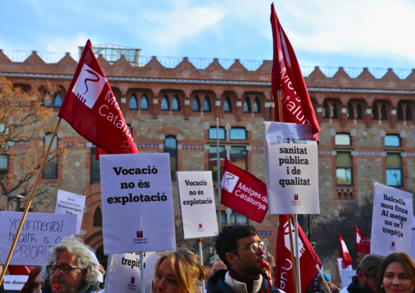 Concentració de Metges de Catalunya davant el Departament de Salut