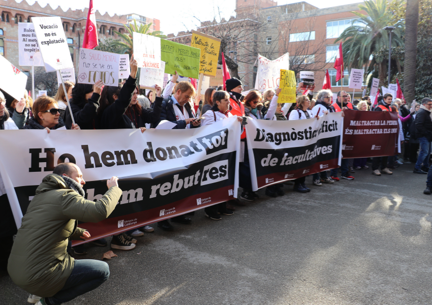 Concentració de Metges de Catalunya davant el Departament de Salut