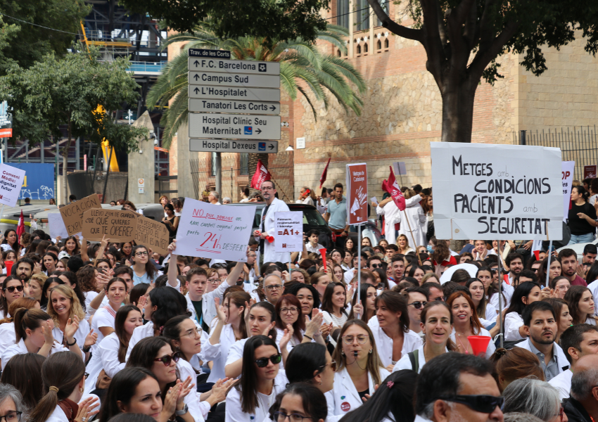 Concentració de Metges de Catalunya davant el Departament de Salut