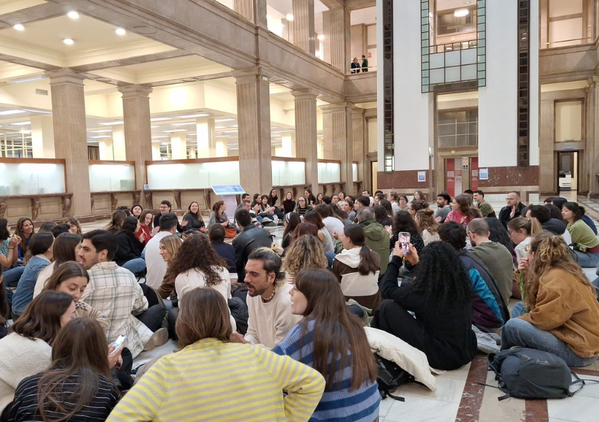 Protesta de residents al centre corporatiu de l'ICS