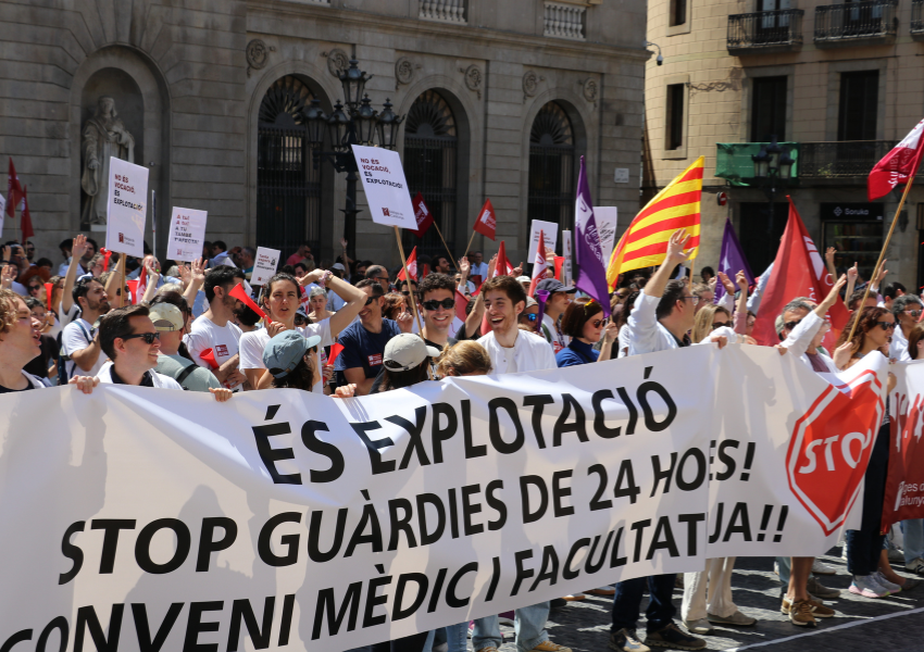 Concentració de facultatius a la Plaça de Sant Jaume